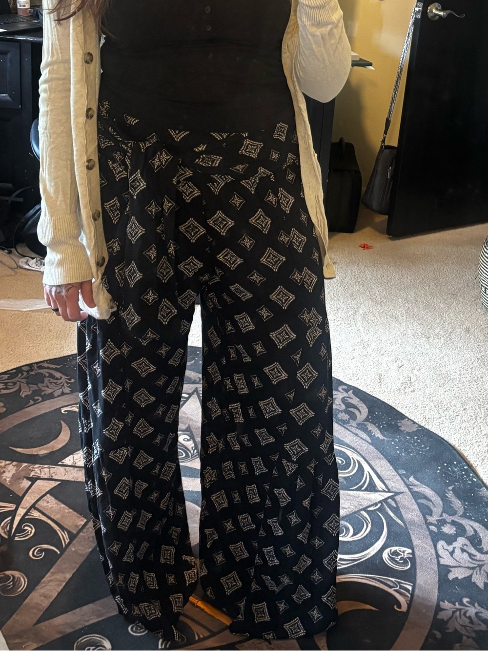 Pink Republic Black Wide-Leg Printed Lounge Pants